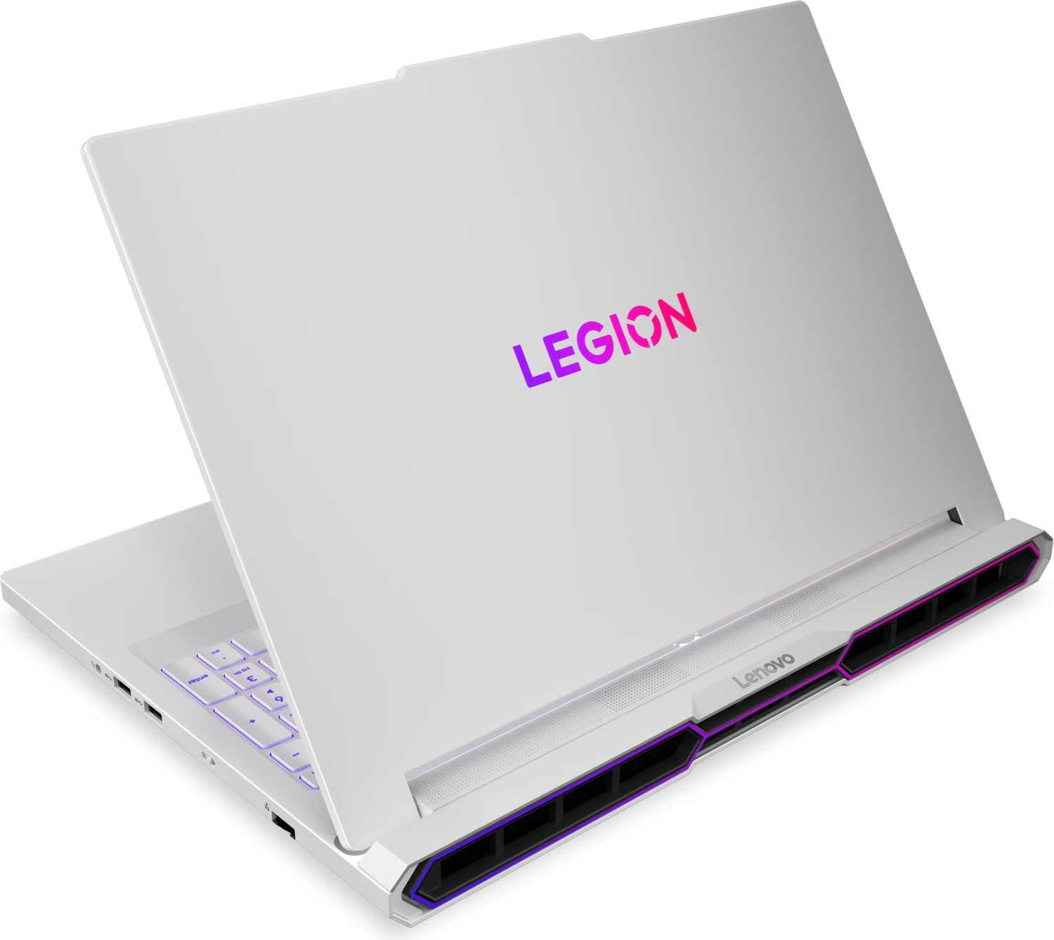 Pembe logolu ve arkadan aydınlatmalı klavyeye sahip beyaz bir Lenovo Legion oyuncu dizüstü bilgisayarı.