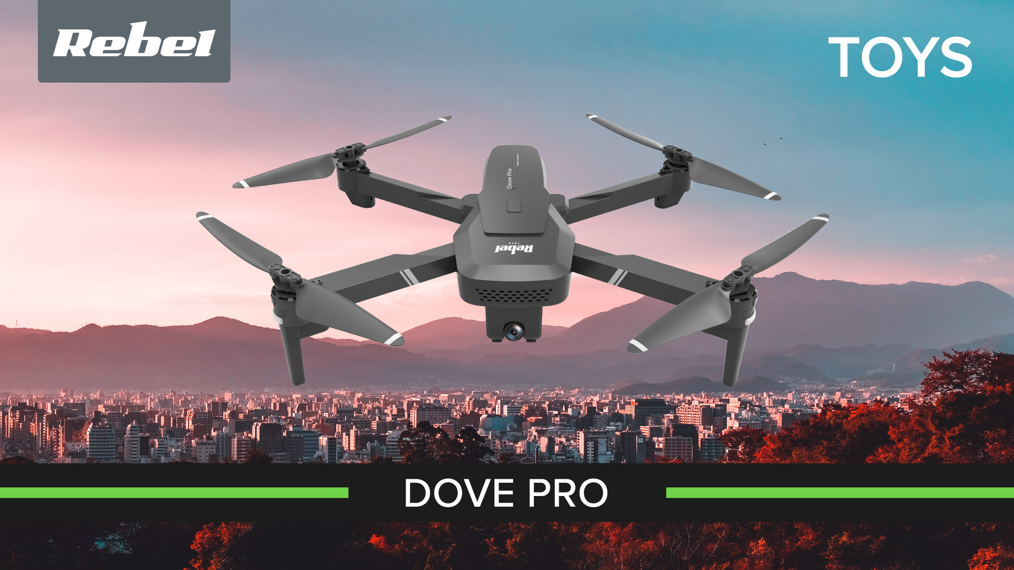 Szary dron Rebel Dove Pro unosi się o zachodzie słońca nad miastem z górami w tle.