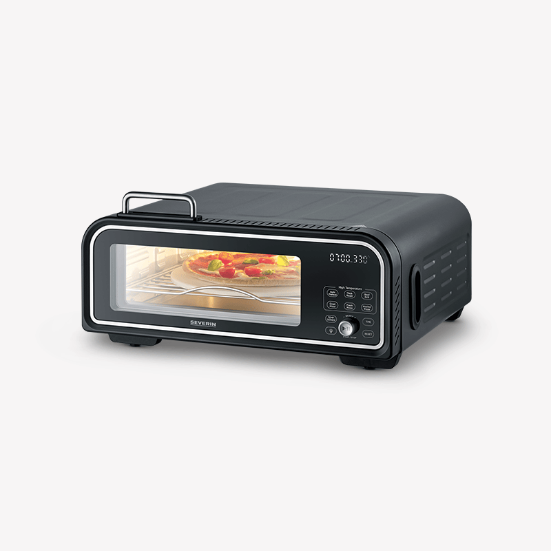 Ein schwarzer Severin-Ofen mit digitalem Display und einer Pizza im beleuchteten Innenraum auf weißem Hintergrund.