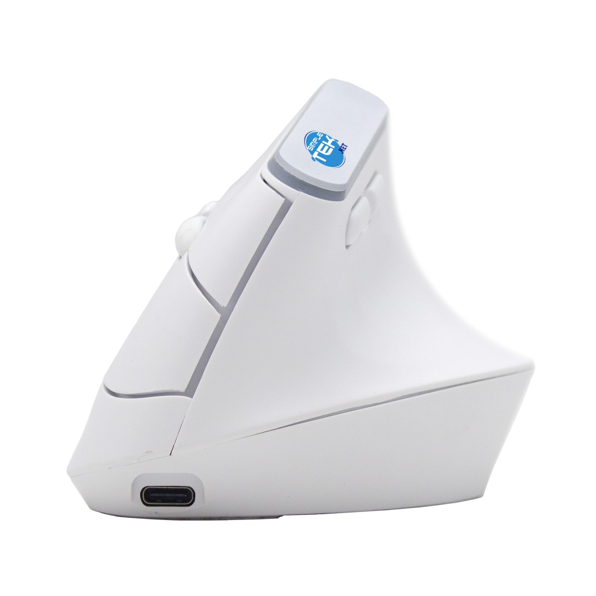 Un mouse verticale ergonomico bianco su sfondo bianco, con porta USB-C alla base e logo blu.