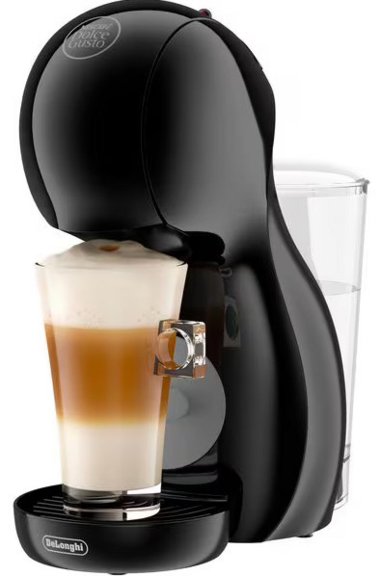 Macchina da caffè nera con una tazza di vetro piena di latte macchiato e schiuma.