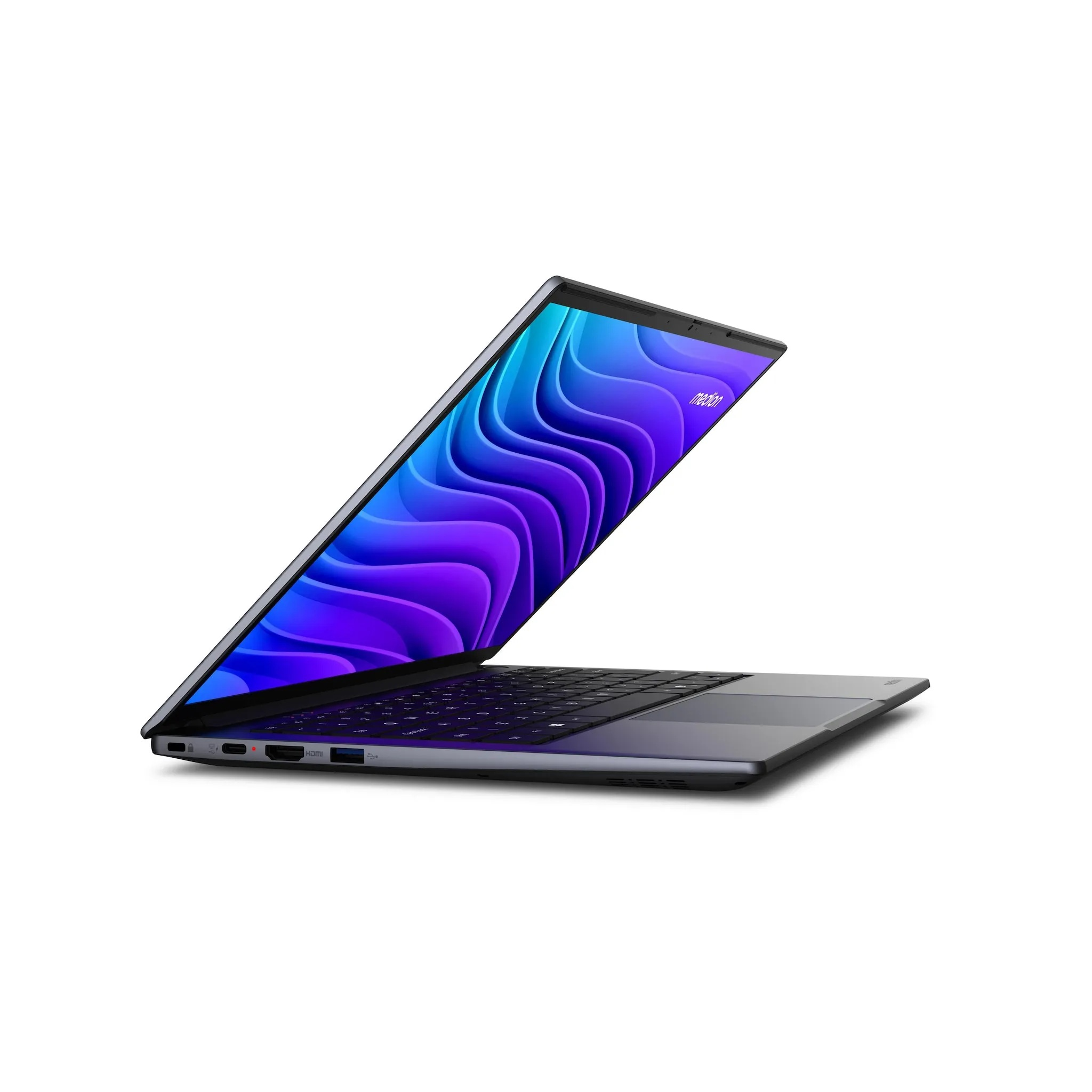 Ein grauer Laptop im Winkel auf weißem Hintergrund mit einem blau-lila abstrakten Wellenmuster auf dem Bildschirm.