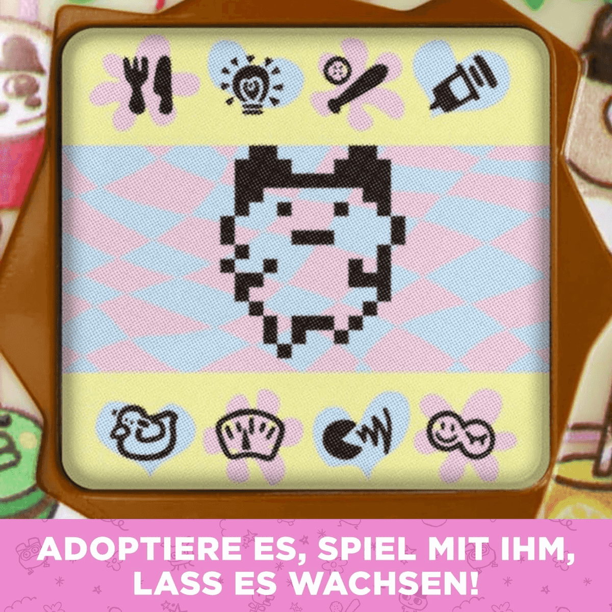 Mascota píxel en una pantalla de Tamagotchi con iconos arriba y abajo, rodeada por un marco marrón.