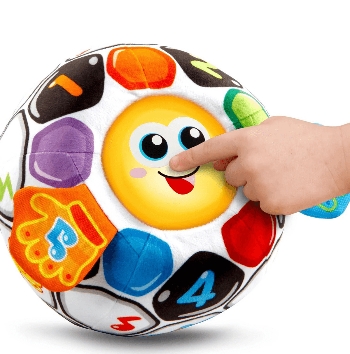 Eine Kinderhand drückt auf ein lächelndes gelbes Gesicht auf einem bunten Plüschball.