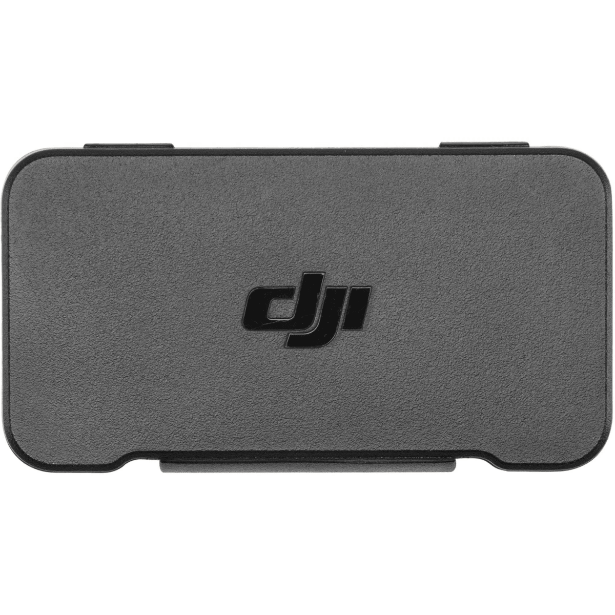 Ein schwarzes DJI-Logo zentriert auf einer strukturierten, rechteckigen Oberfläche mit abgerundeten Ecken.