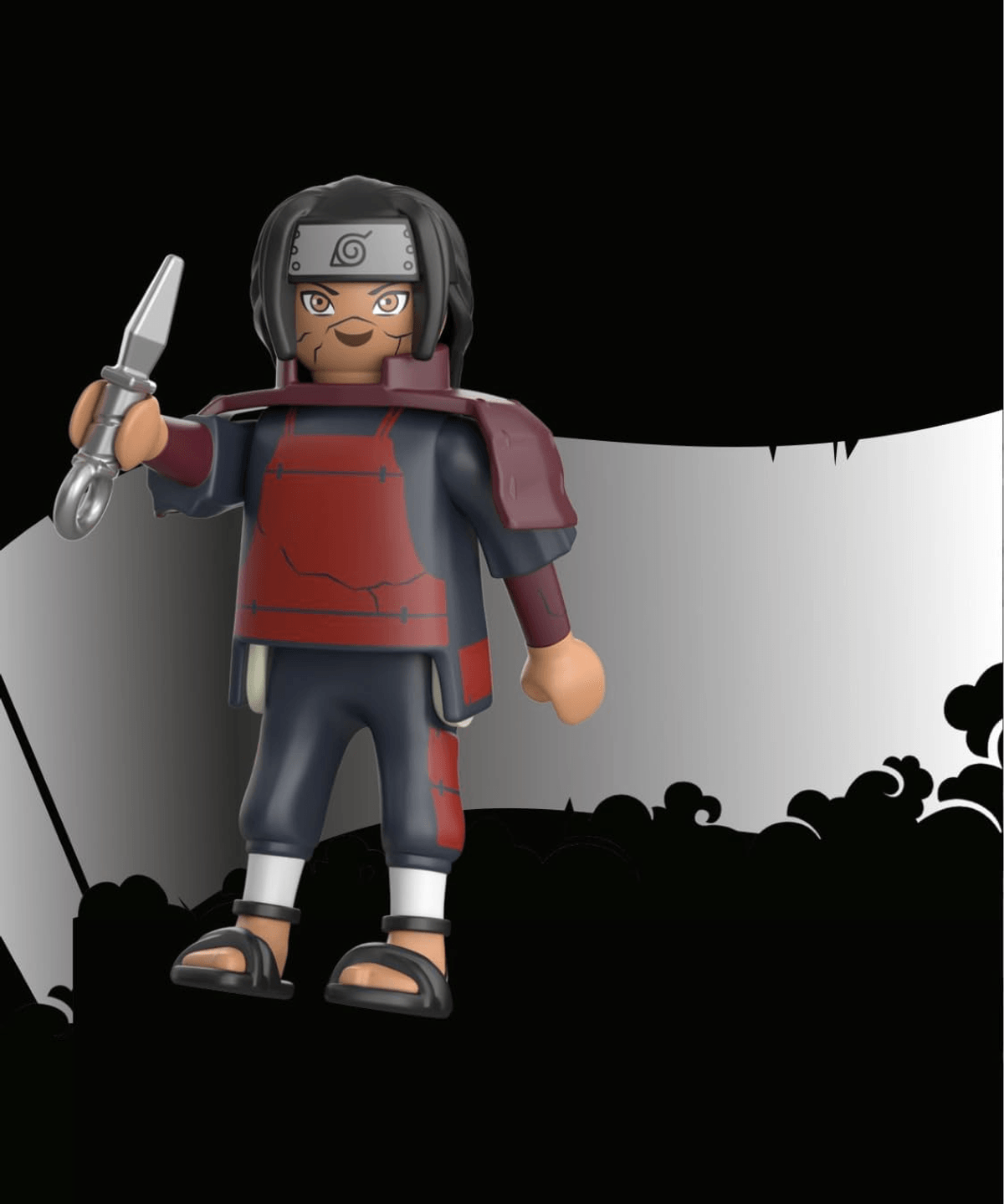 Una figura de acción al estilo anime con armadura, diadema y un kunai en la mano sobre un fondo en blanco y negro.