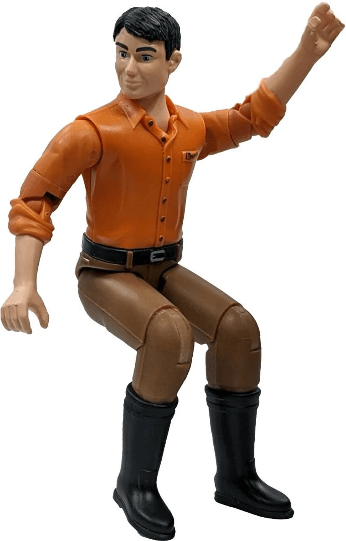 Action figure maschile con camicia arancione, pantaloni marroni e stivali neri, in posa con un braccio alzato su sfondo bianco.