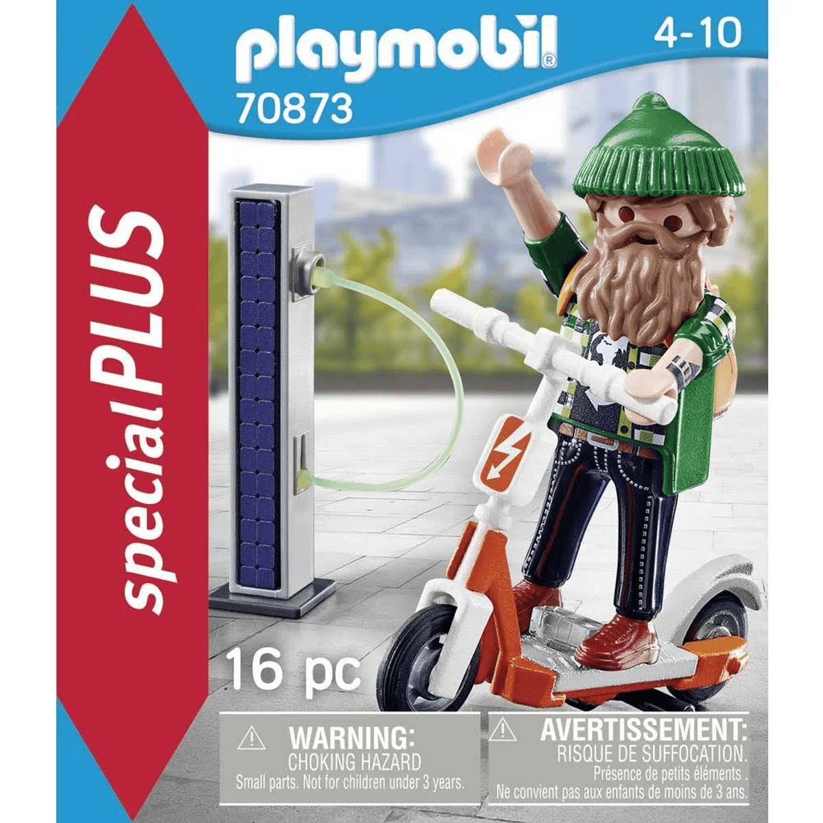 Playmobil-Figur mit Bart und grüner Mütze auf einem Elektroroller neben einer Ladesäule.
