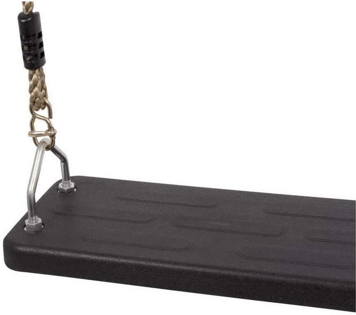 Asiento de columpio de plástico negro sujeto con ganchos metálicos y cuerda sobre fondo blanco.