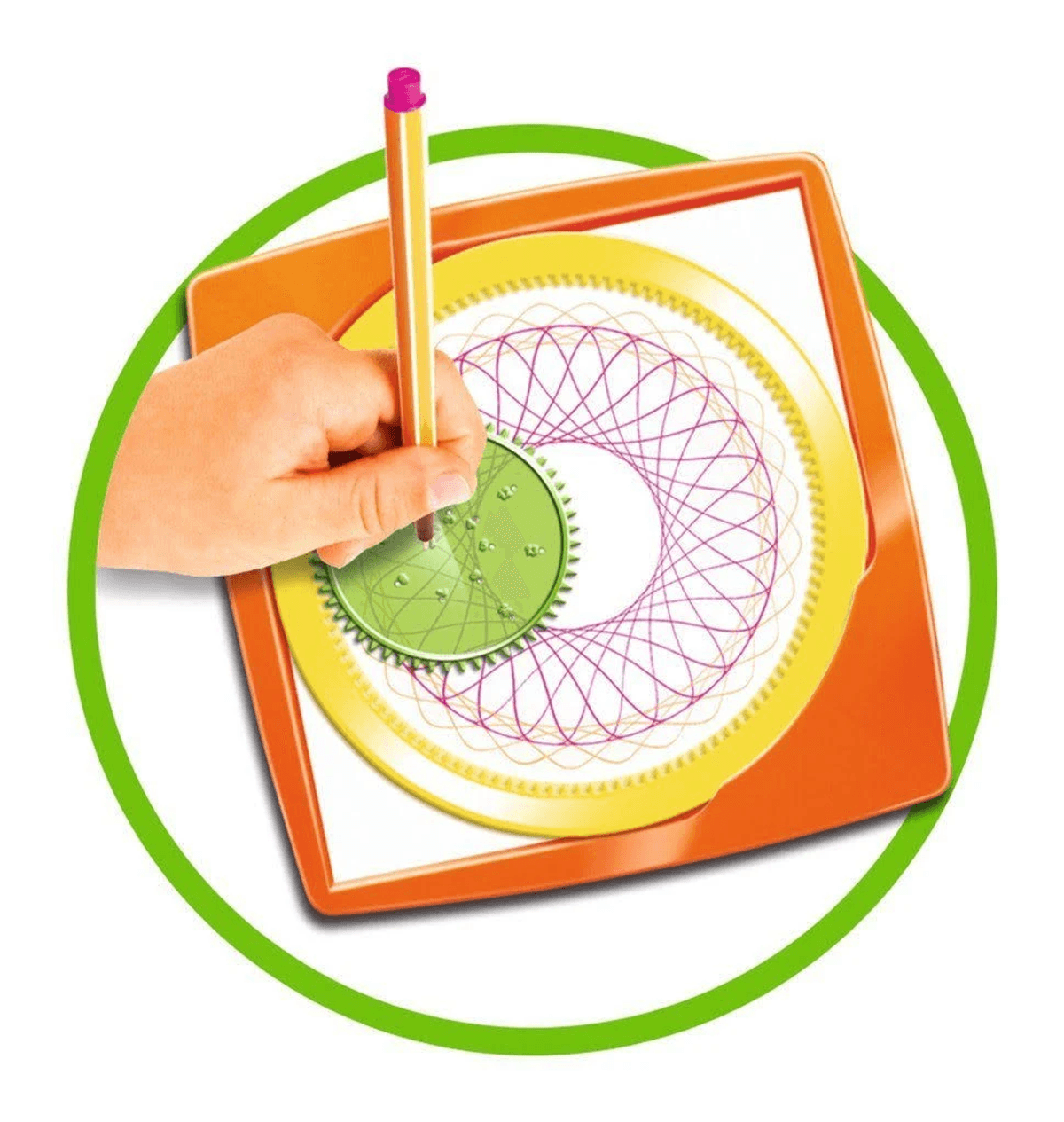 Eine Hand benutzt einen gelben Stift und ein grünes Zahnrad, um geometrische Muster auf Papier zu zeichnen.
