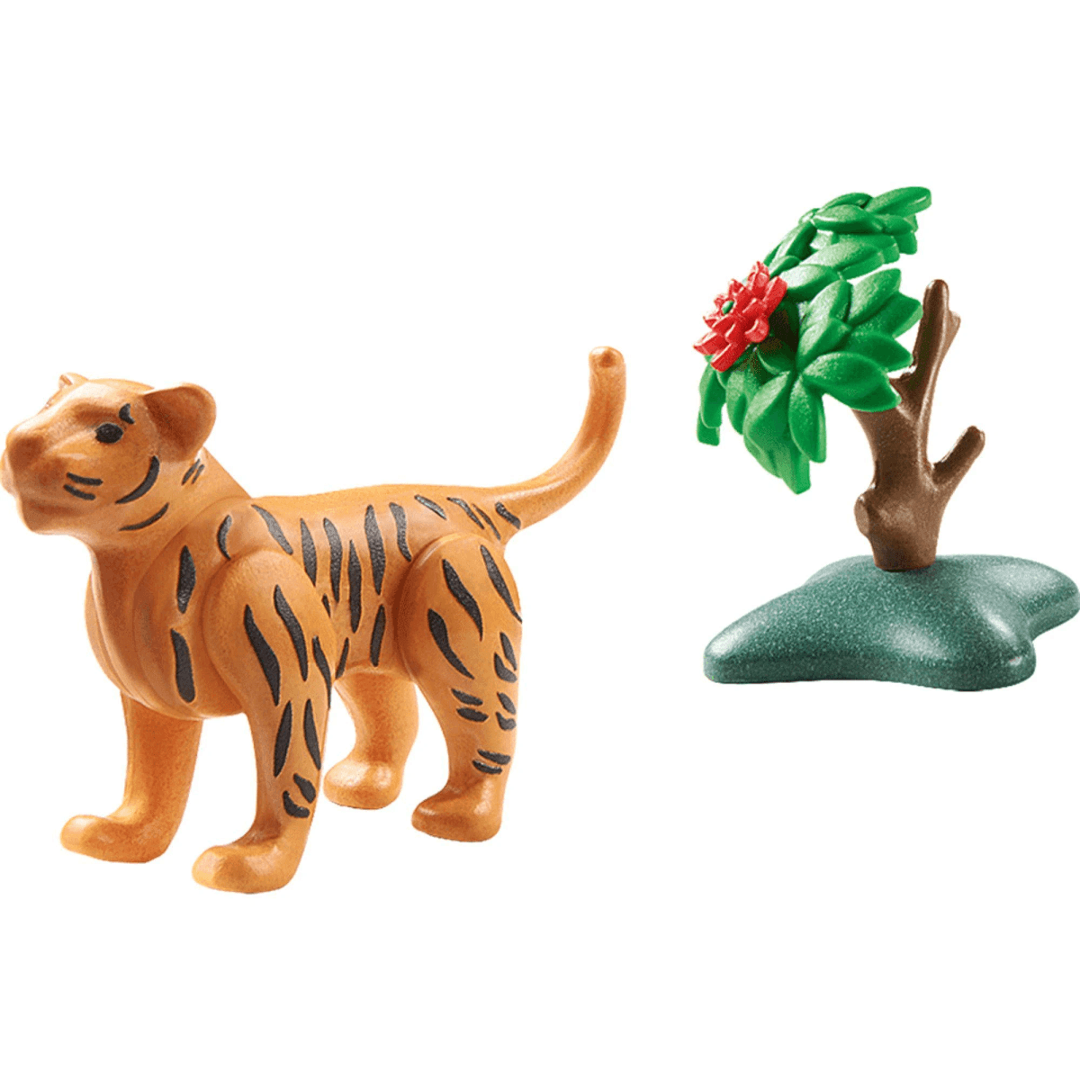 Eine Spielzeug-Tigerfigur mit schwarzem Streifenmuster steht neben einem kleinen grünen Baum mit roter Blume.