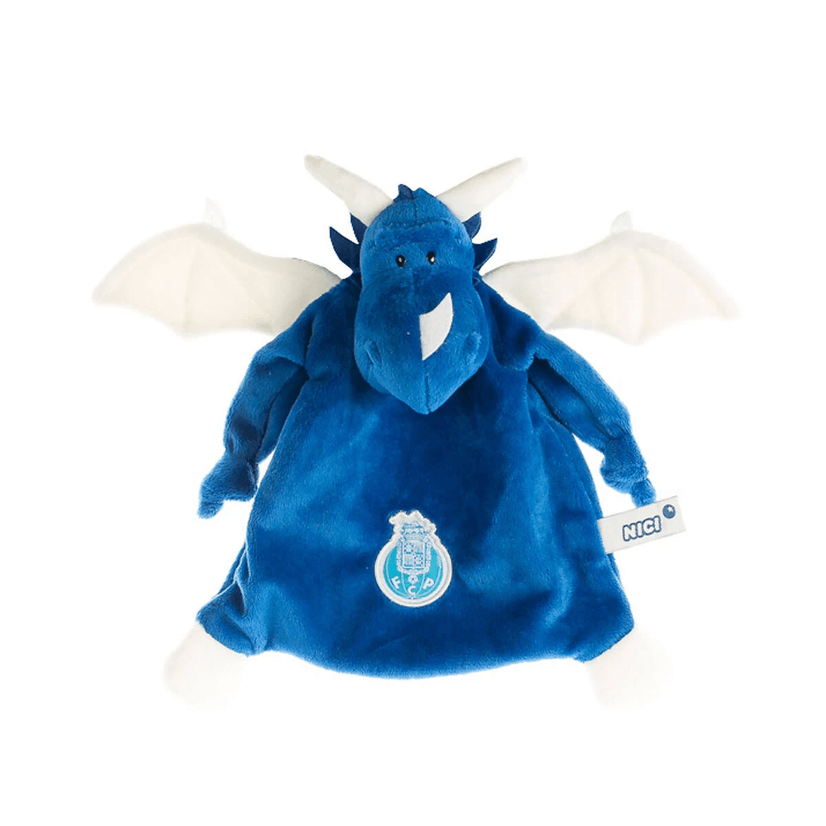 Un dragón de peluche azul y blanco con alas blancas, cuernos y un logotipo de fútbol.