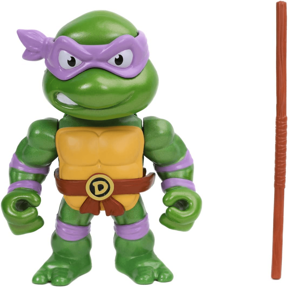 Eine grüne Actionfigur einer Schildkröte mit lila Maske, gelbem Brustpanzer und einem braunen Stab daneben.