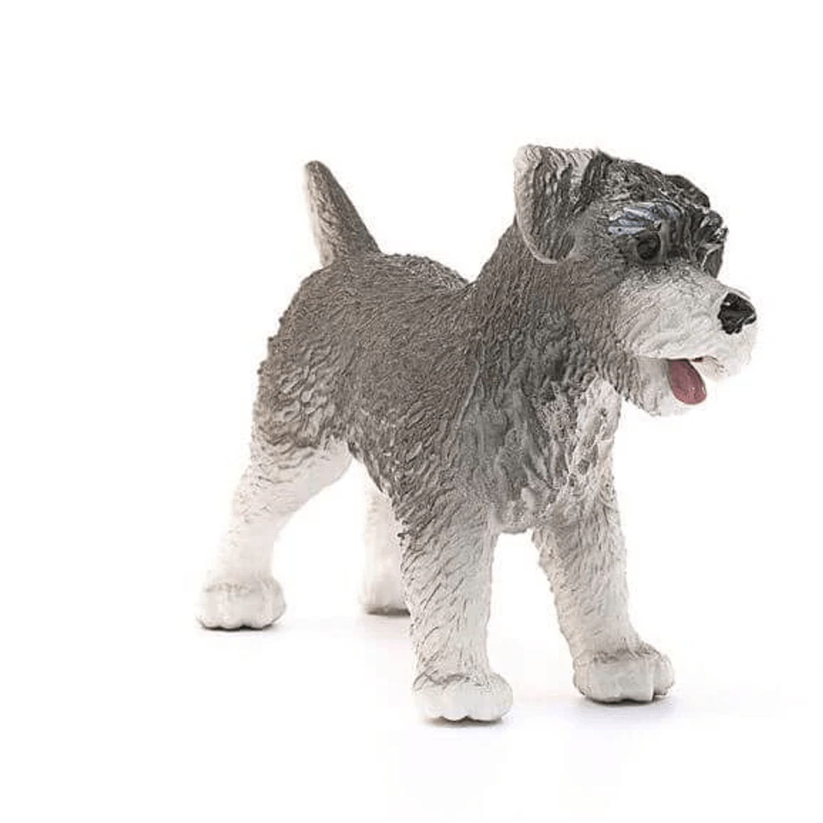 Eine Schnauzer-Hundefigur mit grauem Fell und weißen Pfoten vor weißem Hintergrund.