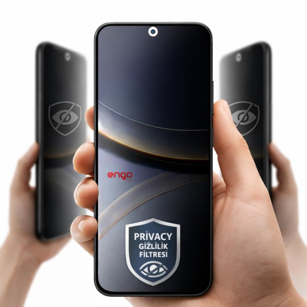 Bir el, ekranında engo gizlilik filtresi olan bir akıllı telefonu tutuyor, arka planda diğer iki telefonla birlikte.