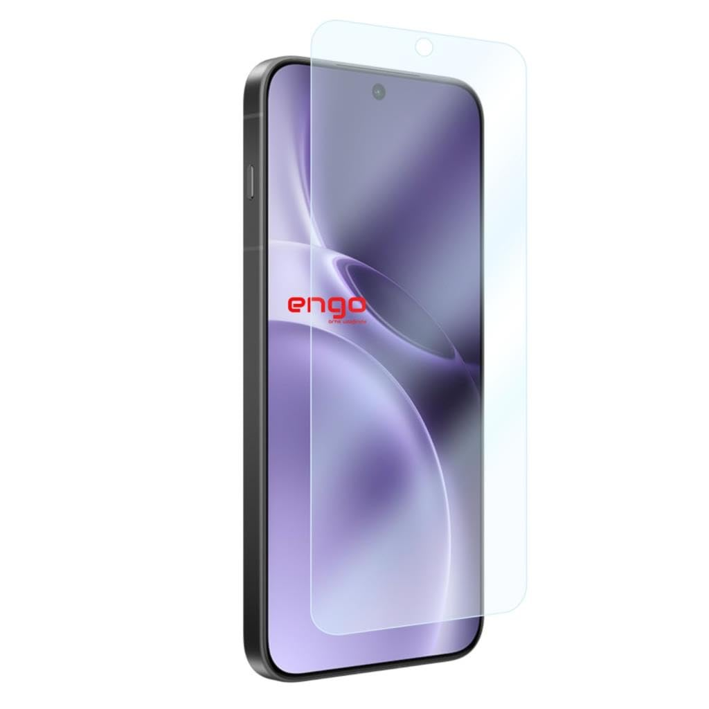 Beyaz arka plan üzerinde, üzerinde hafifçe süzülen şeffaf ekran koruyuculu akıllı telefon.