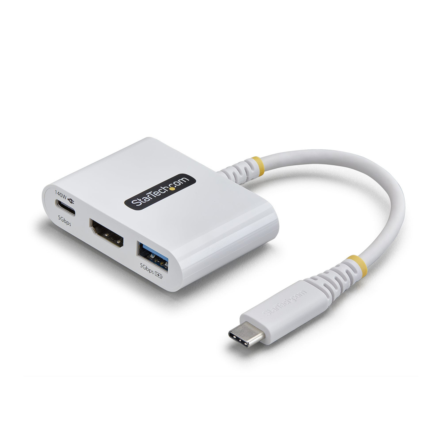 Un adattatore multiporta StarTech.com bianco con cavo USB-C su superficie bianca.
