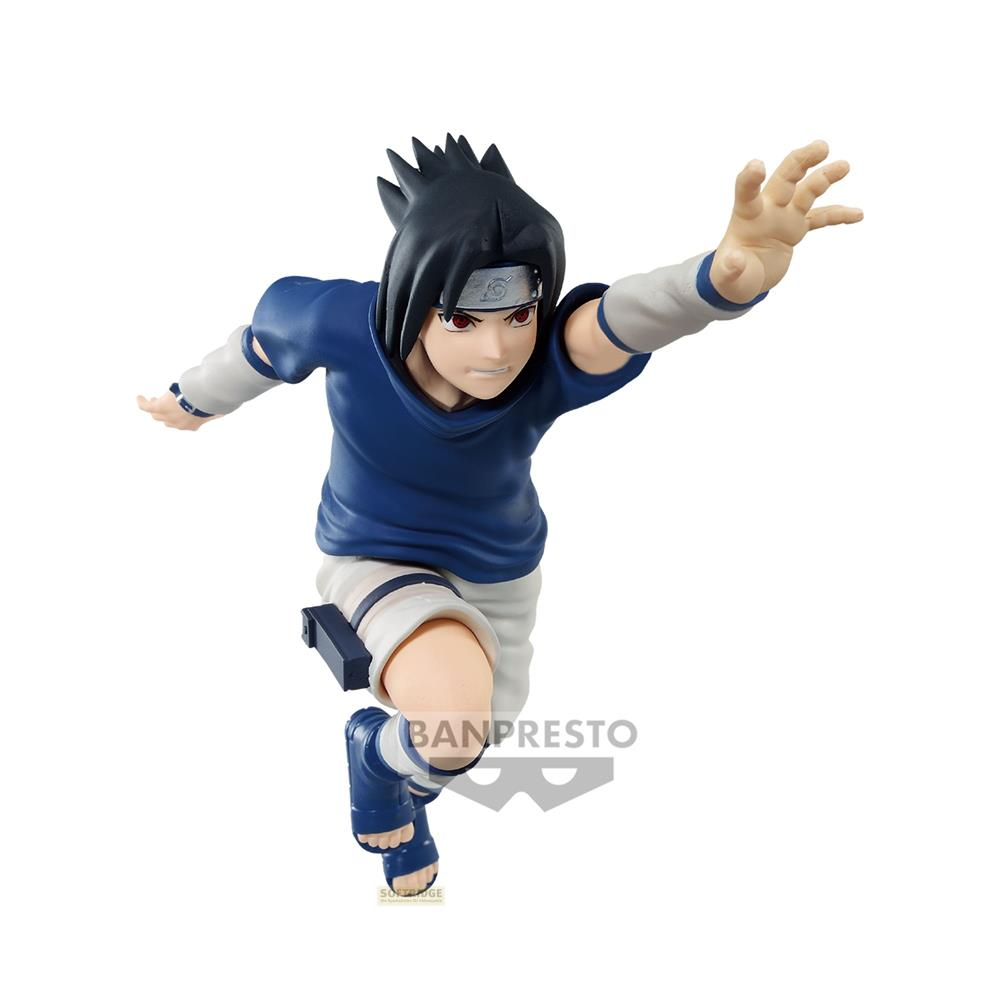 Eine Anime-Figur von Sasuke Uchiha, die mit roten Augen, blauem Shirt und Stirnband auf weim Hintergrund vorwärts läuft.