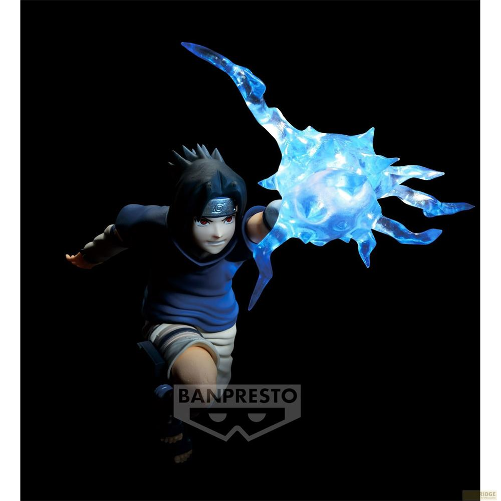 Eine Anime-Figur mit schwarzem Haar bereitet eine leuchtend blaue Chidori-Attacke vor.