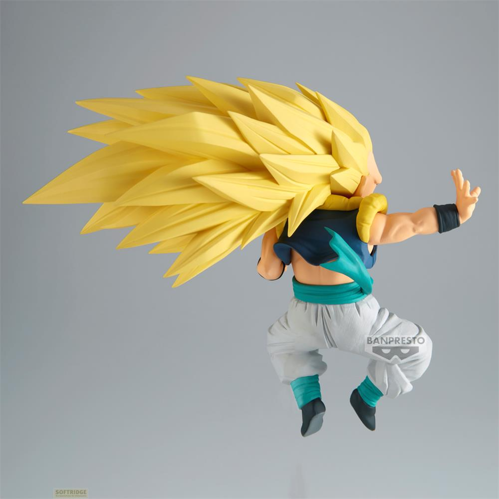 Figura anime z długimi żółtymi włosami, niebieską kamizelką i białymi spodniami skacze na szarym tle.