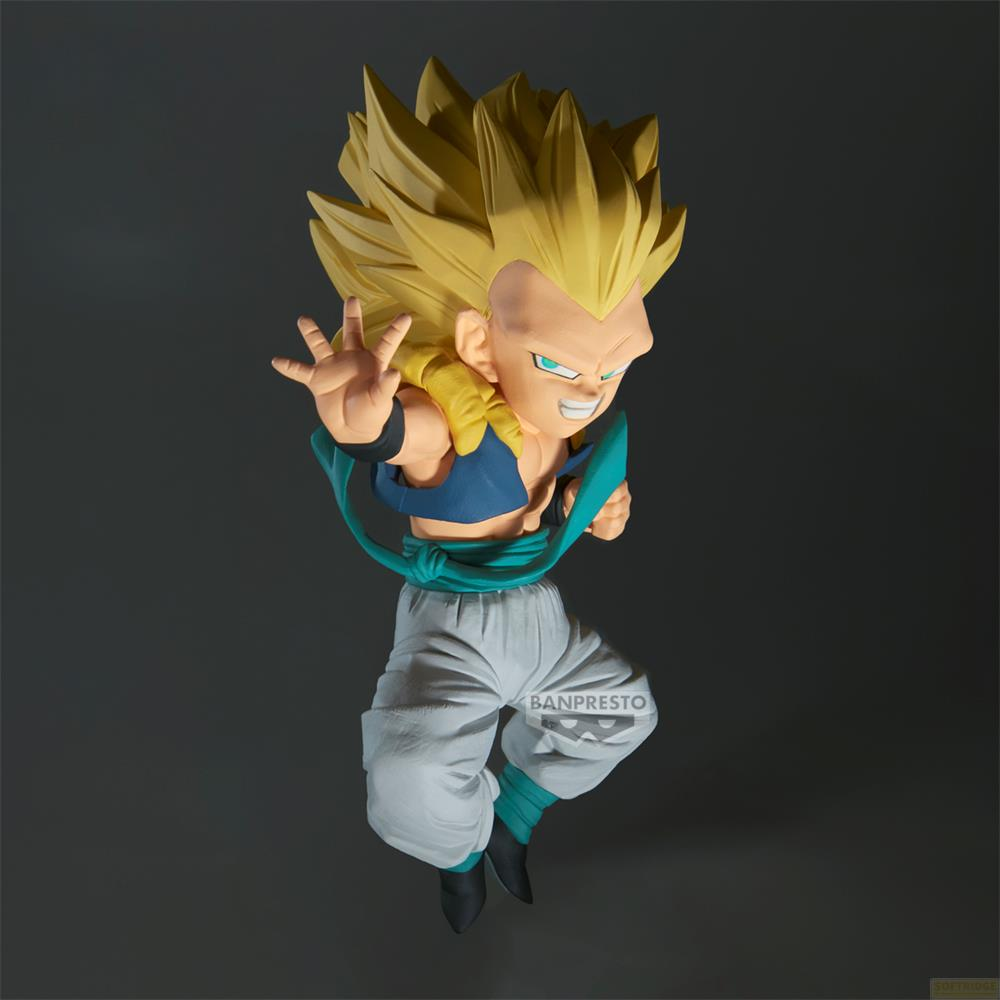 Figura Banpresto przedstawiająca Super Saiyan 3 Gotenksa w pozie bojowej na ciemnym tle.