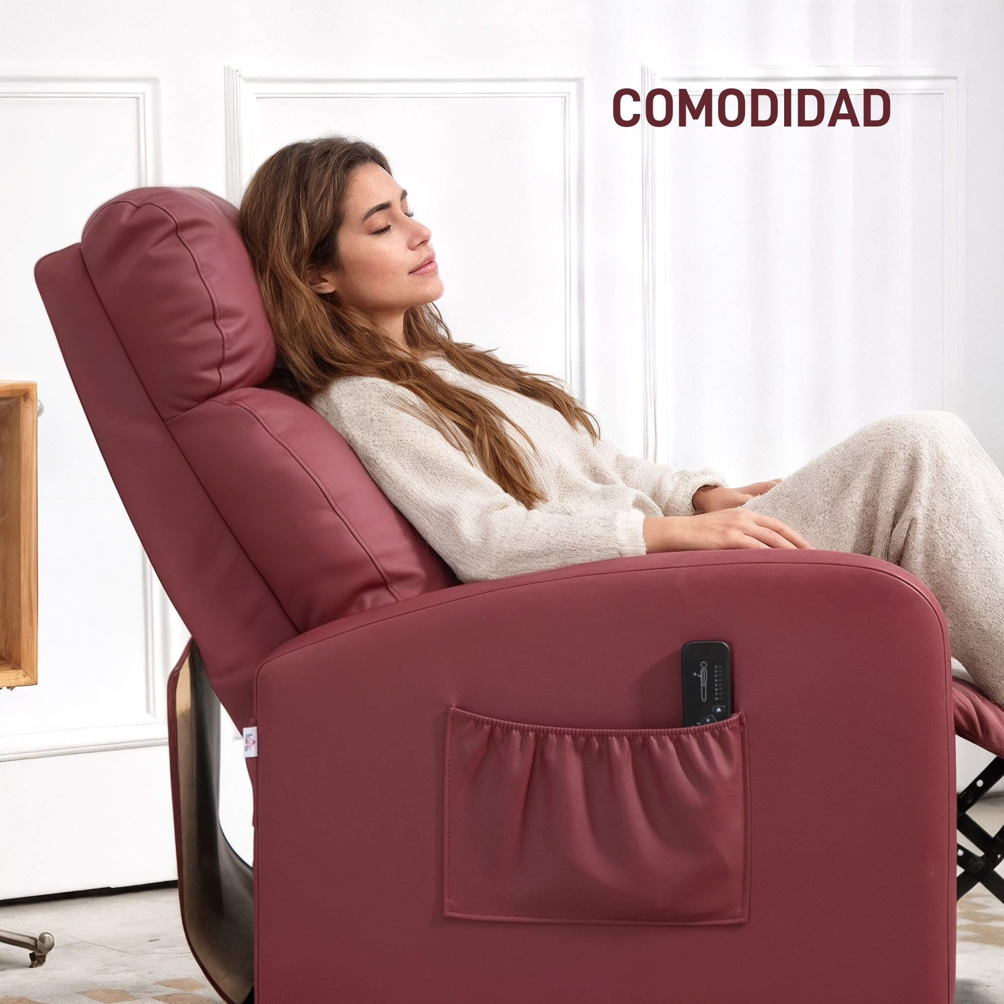 Una mujer descansa con los ojos cerrados en un sillón reclinable burdeos.