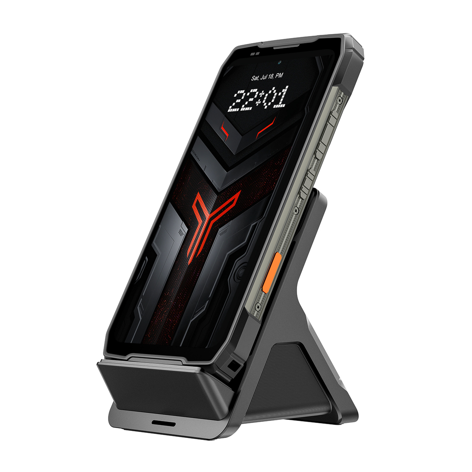 Un teléfono inteligente negro y resistente en un soporte de carga muestra un reloj digital y un fondo rojo y negro.