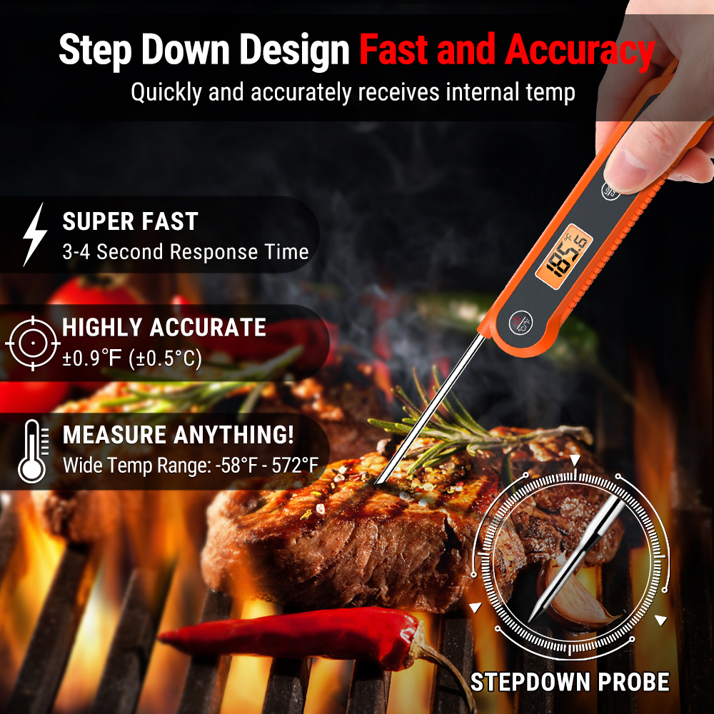 Ein orangefarbenes Fleischthermometer misst die Temperatur eines saftigen Steaks auf einem Grill.