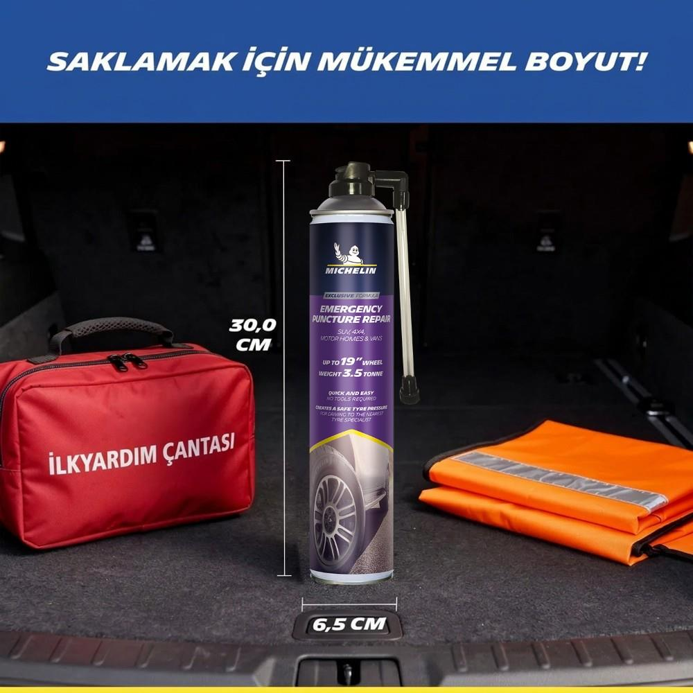 Araba bagajında ilk yardım çantasının yanında bir Michelin acil lastik tamir spreyi.