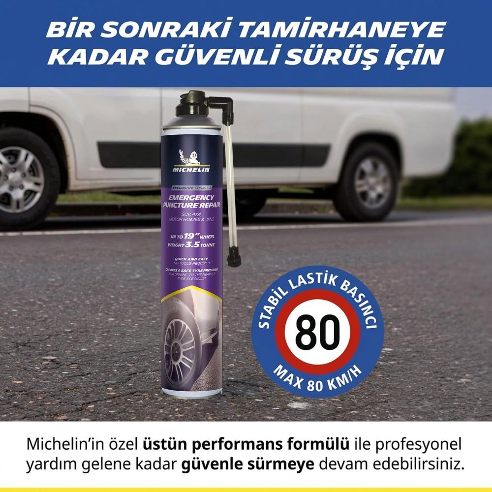 Bir Michelin acil lastik tamir spreyi, önünde ve arkasında yazılar olan bir arabanın önünde duruyor.