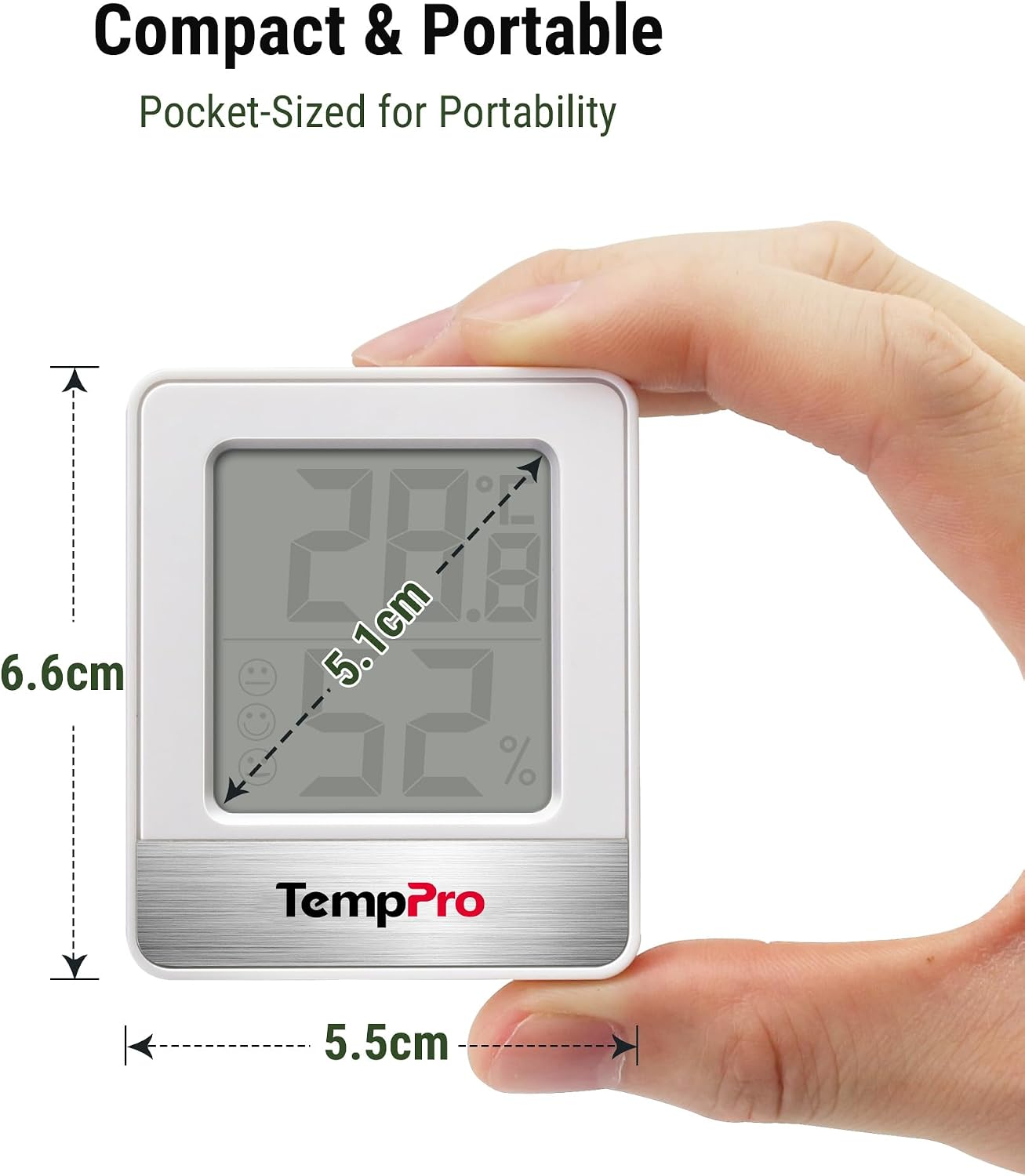 Eine Hand hält ein kompaktes weißes TempPro-Hygrometer mit den Maßen 6,6x5,5 cm und einem 5,1-cm-Bildschirm.