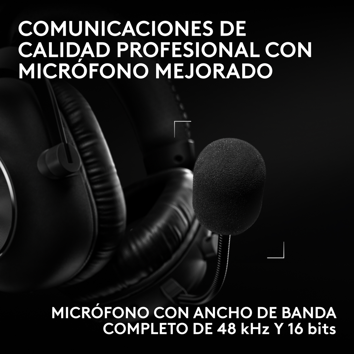 Auriculares negros con micrófono mejorado y texto en blanco sobre fondo oscuro.
