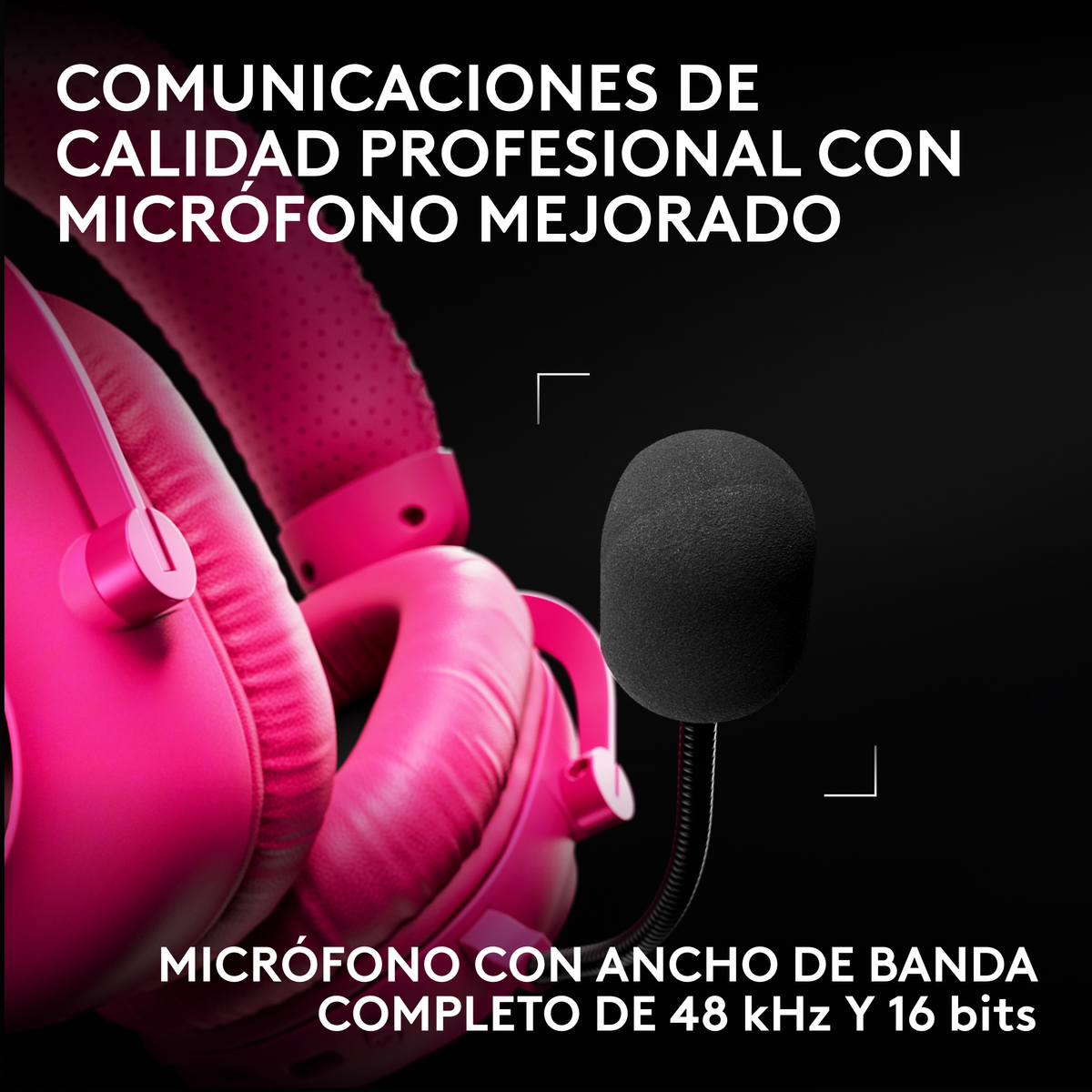 Auriculares gaming rosas con micrófono negro sobre fondo oscuro.