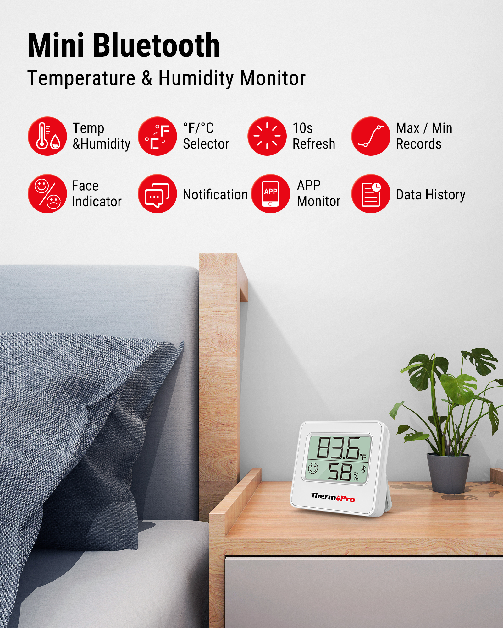 Mini Bluetooth Thermo-Hygrometer auf Nachttisch mit Bett und Pflanze, plus Symbolen.