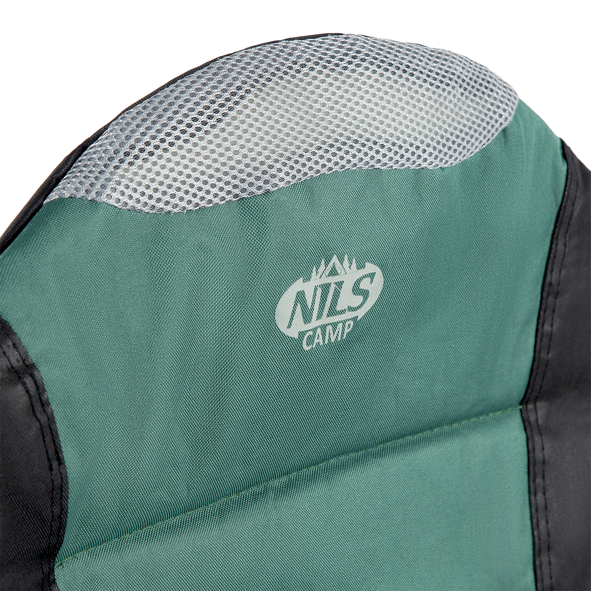 Grüne Campingstuhl-Rückenlehne mit grauem Mesh-Top und Nils Camp Logo.