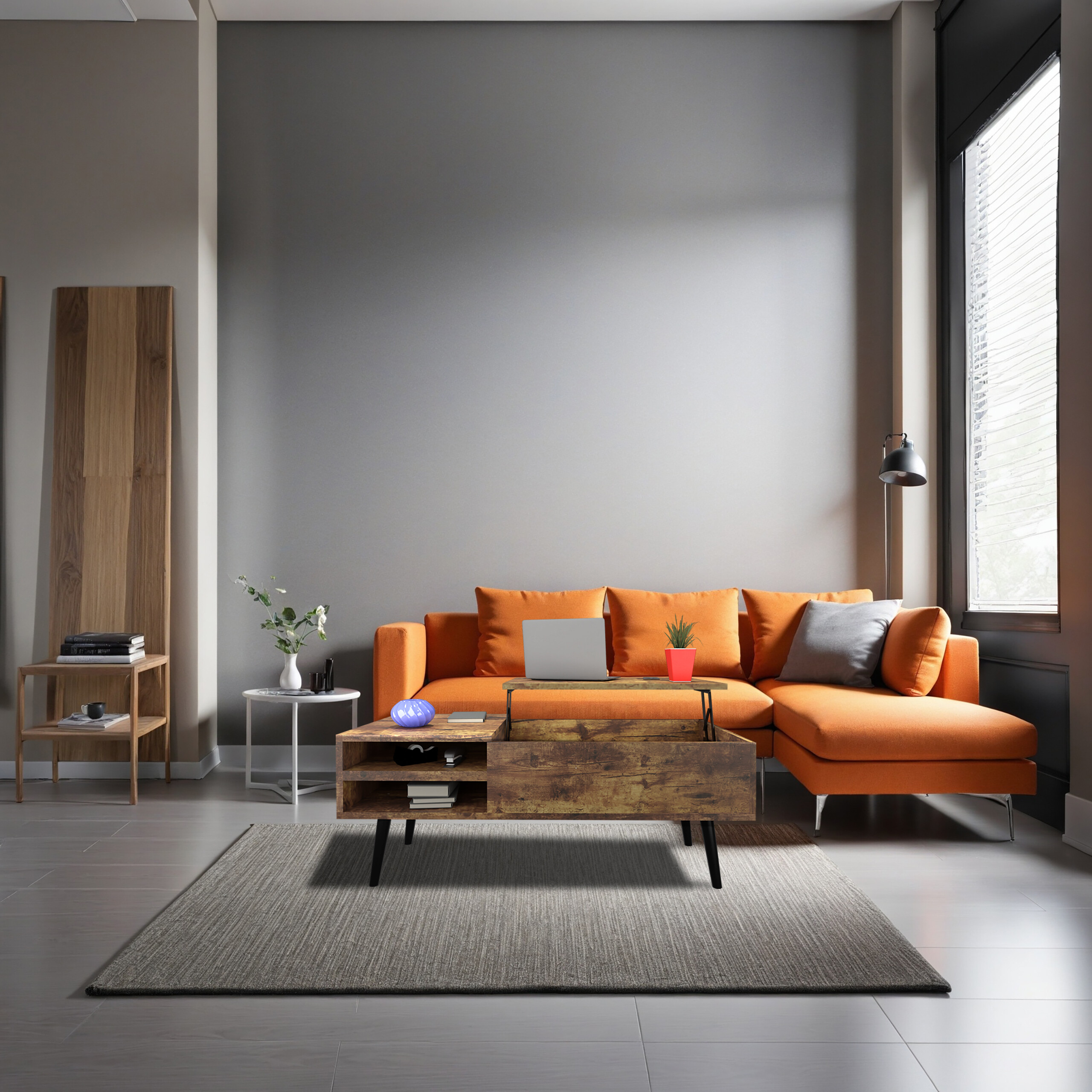Ein modernes Wohnzimmer mit grauer Wand, orangem Ecksofa, Holzcouchtisch und grauem Teppich.