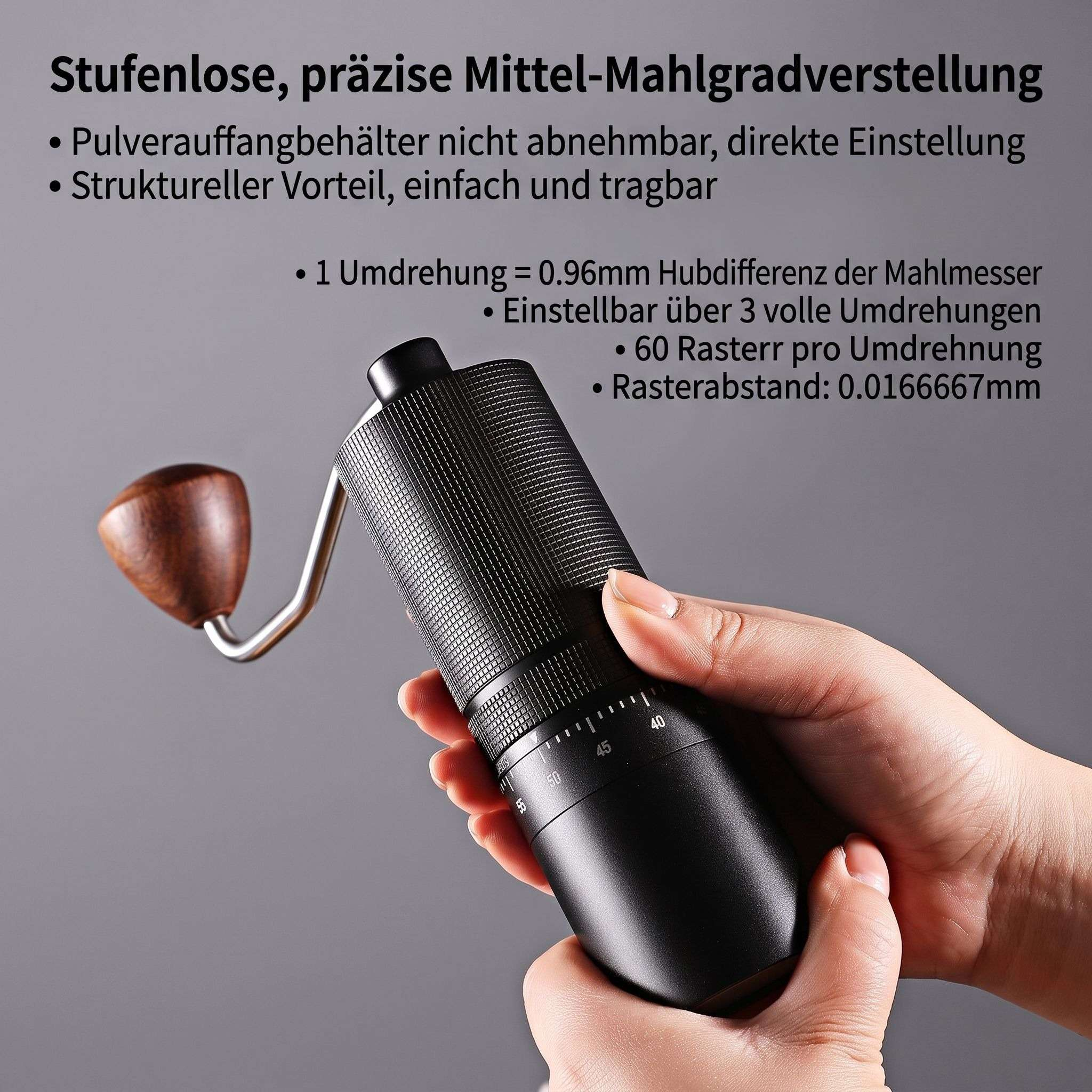 Eine Hand hält eine schwarze manuelle Kaffeemühle mit Holzknauf und deutscher Textbeschriftung.