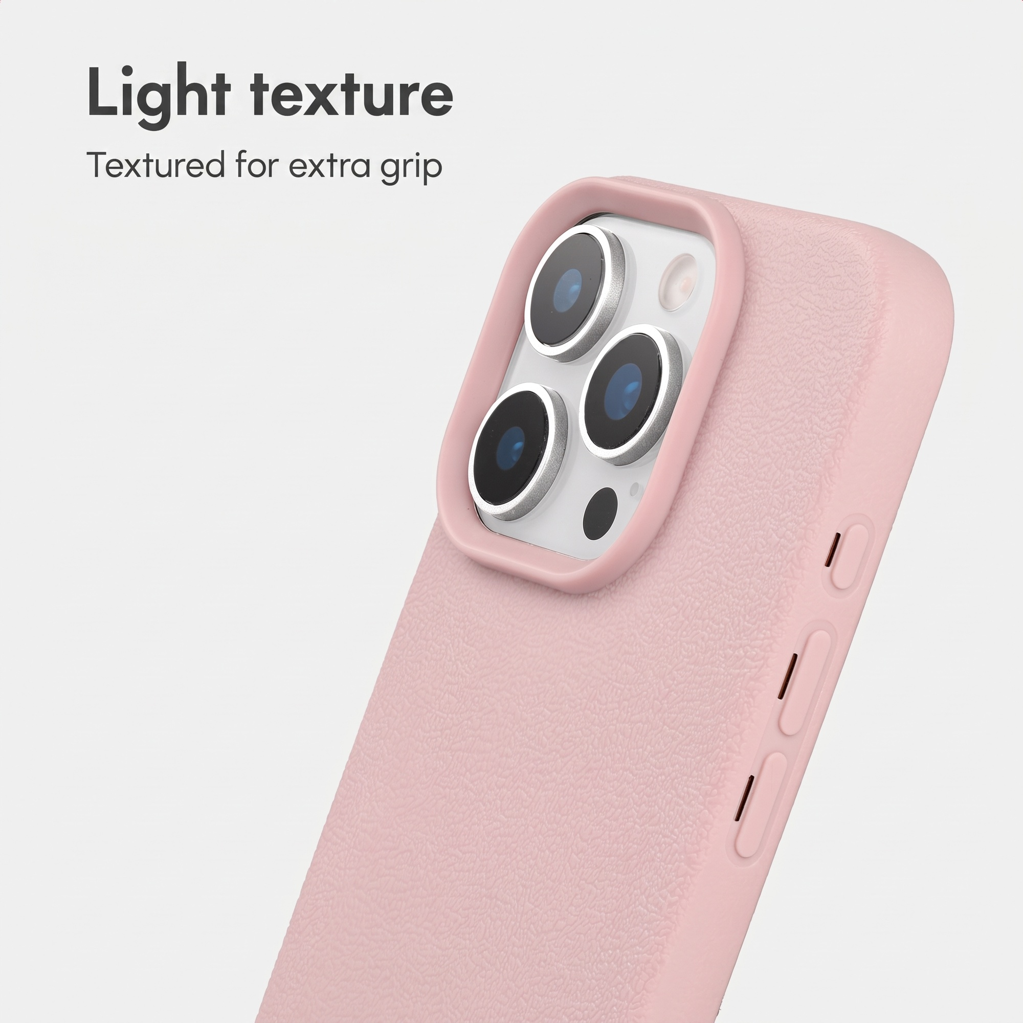 Rosa Smartphone-Hülle mit leichter Textur und dreifacher Kamera auf weißem Hintergrund, Text oben.