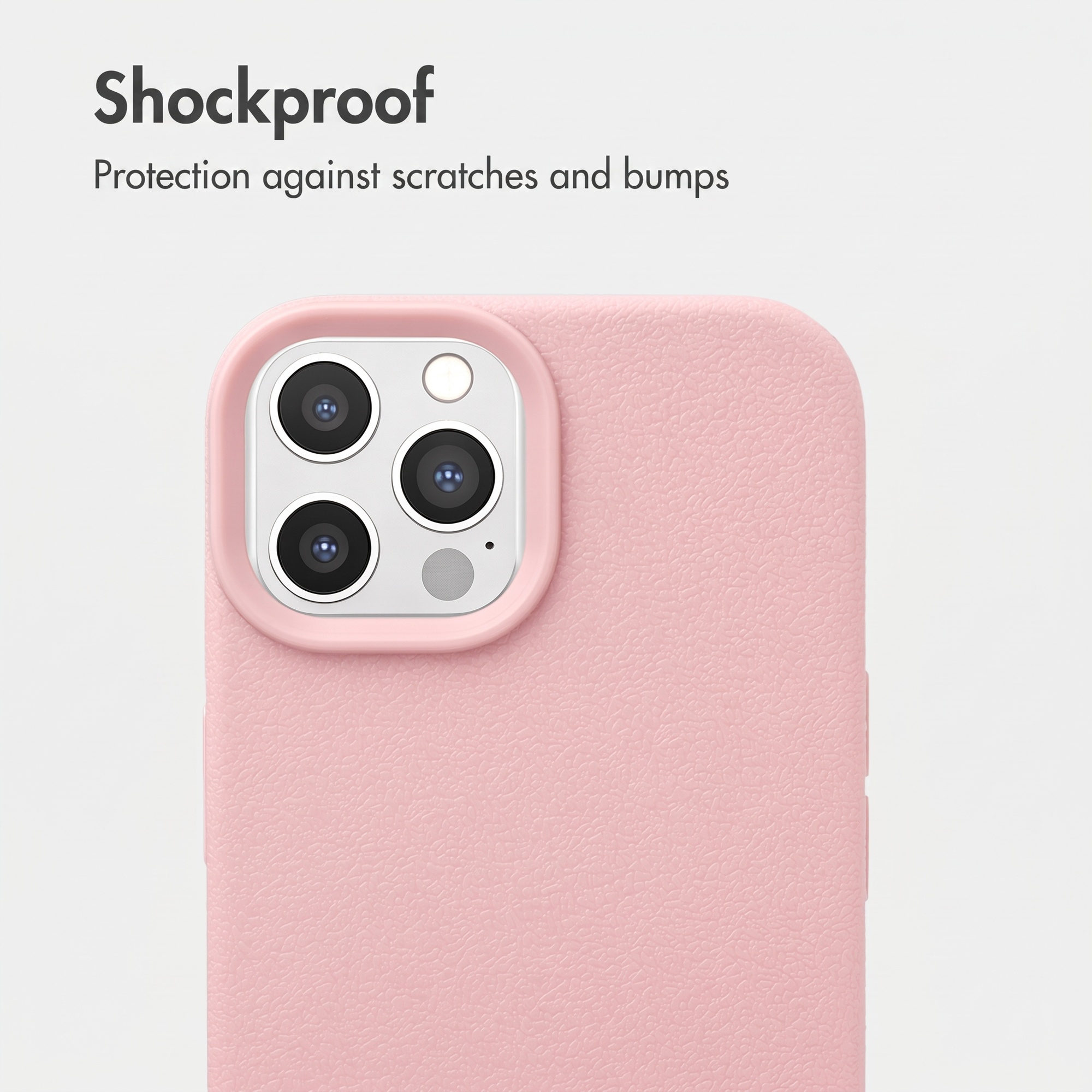 Nahaufnahme einer rosa Handyhülle auf einem iPhone, die den Kameraausschnitt und die strukturierte Oberfläche zeigt.