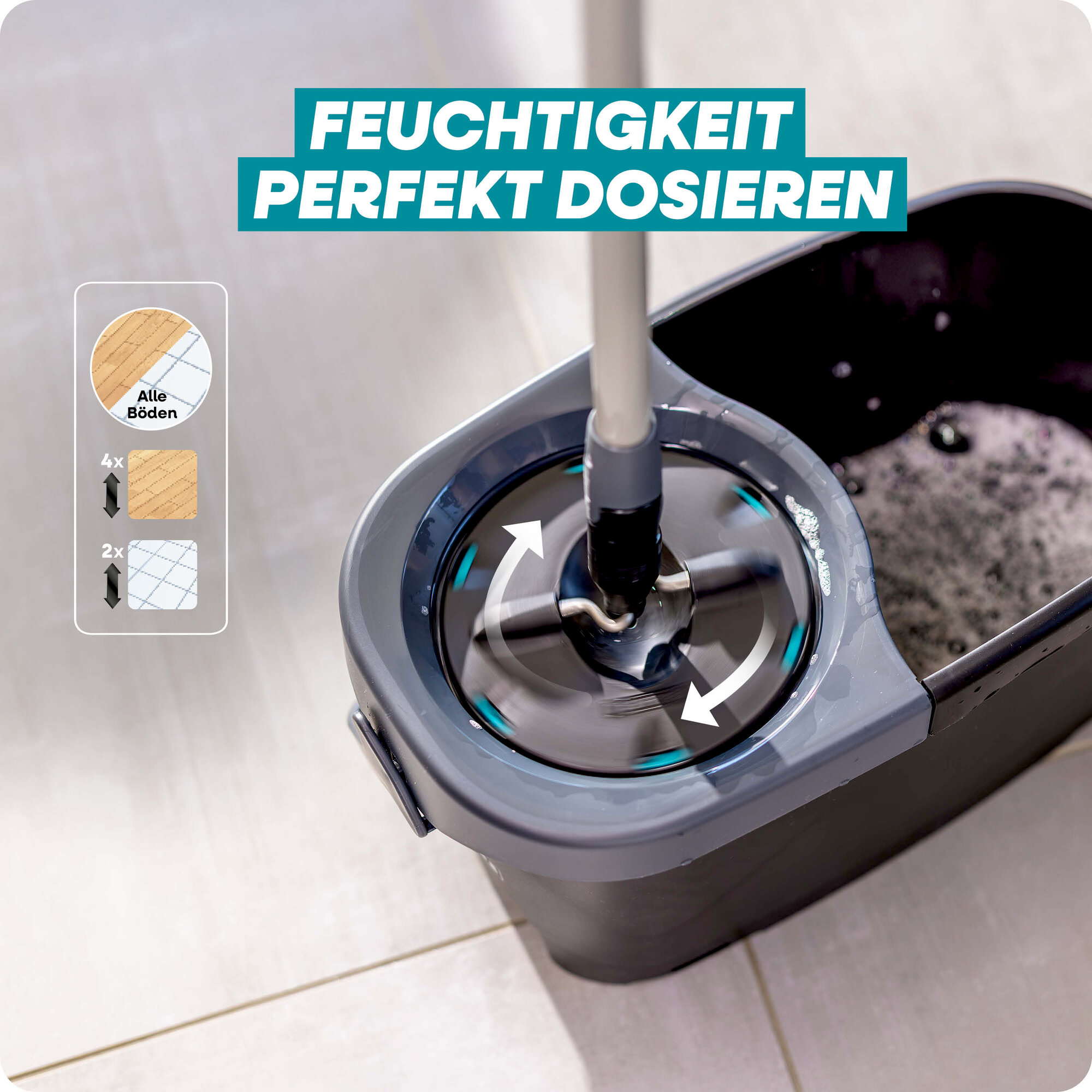 Ein rotierender Wischmoppkopf im grauen Eimer mit Seifenwasser.