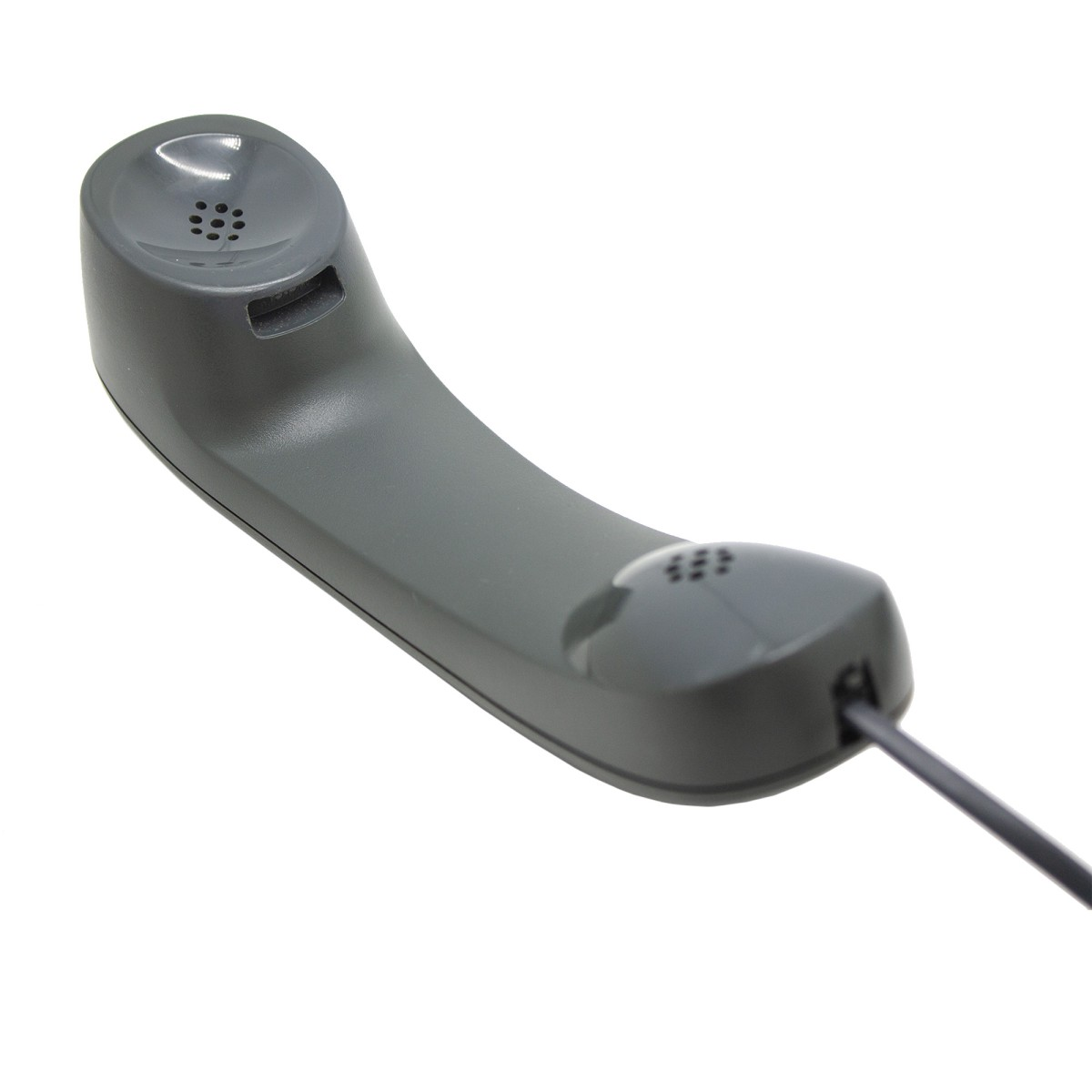 Un ricevitore telefonico grigio con cavo su sfondo bianco.