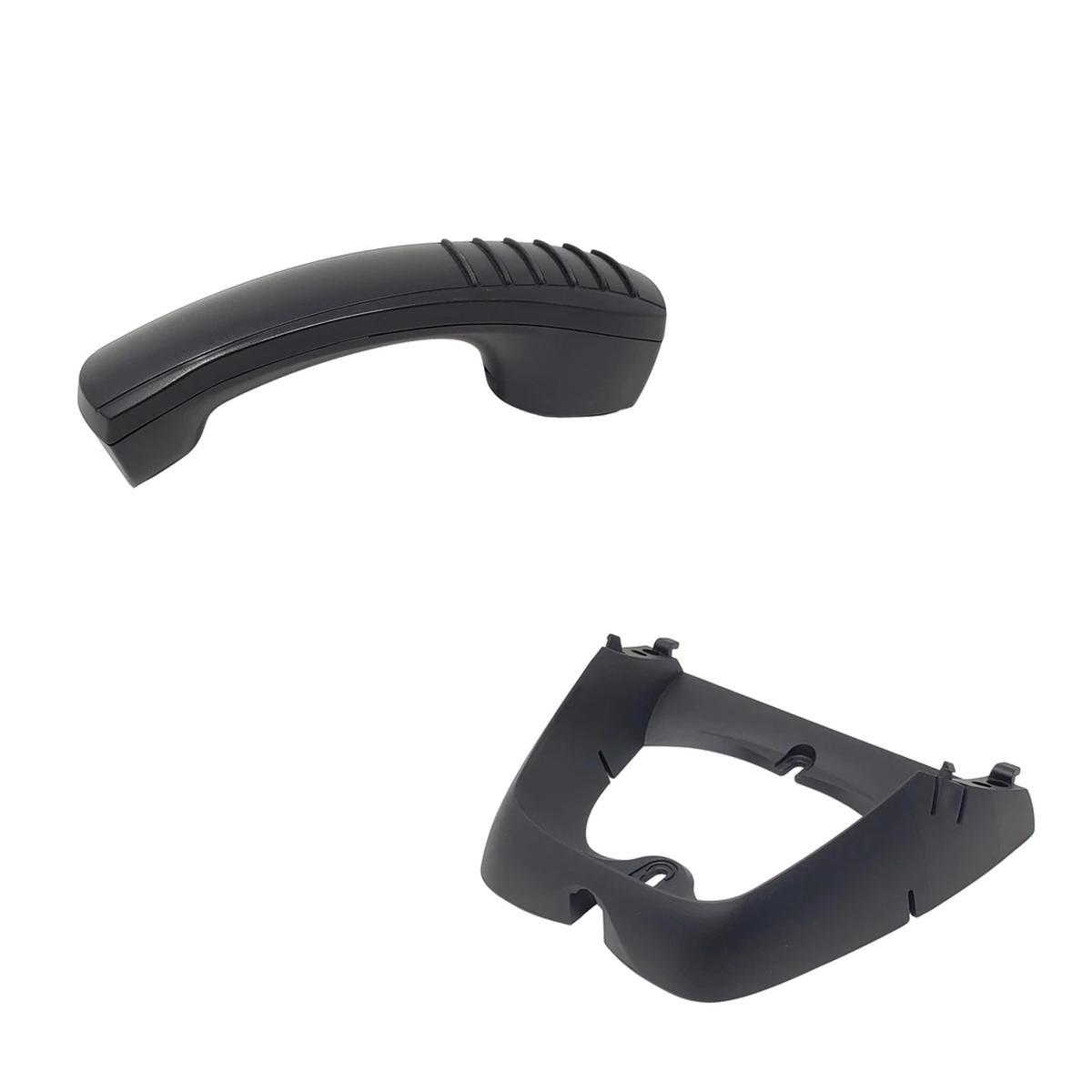 Parte superiore di una cornetta telefonica nera e supporto abbinato su sfondo bianco.