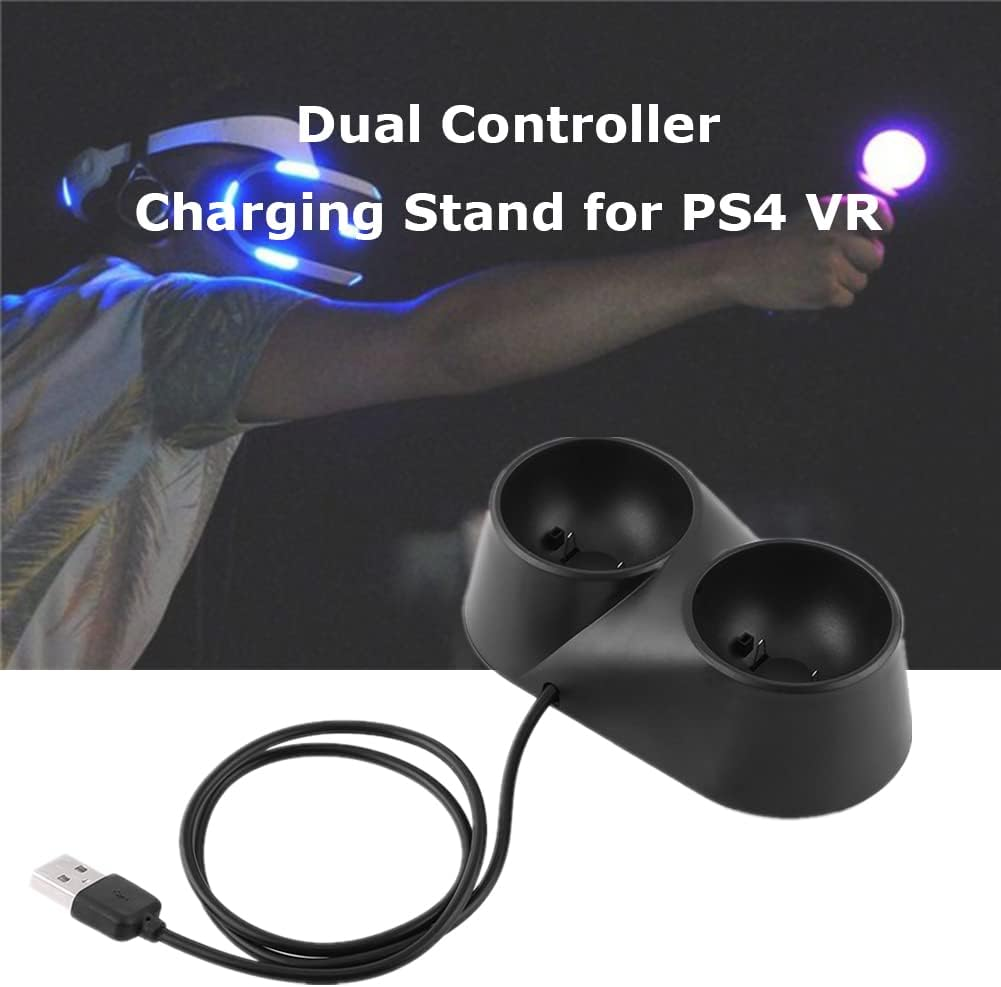 Ein schwarzer Dual-Controller-Ladeständer für PS4 VR mit angeschlossenem USB-Kabel und einem VR-Gamer im Hintergrund.