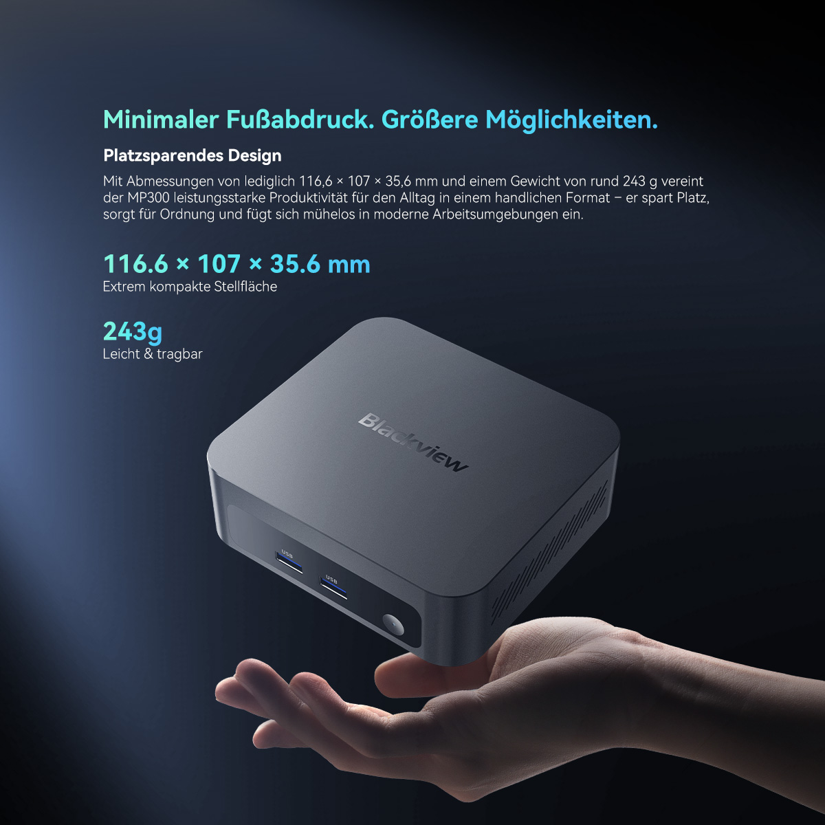 Eine Hand hält einen kompakten, dunkelgrauen Blackview Mini-PC mit USB-Anschlüssen vor blauem Hintergrund.