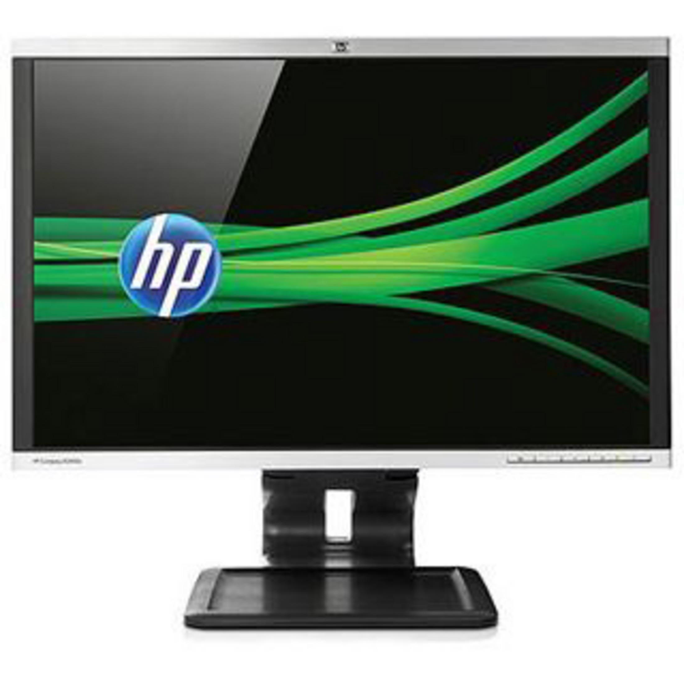 Un monitor HP argentato con cornice nera mostra un'immagine di sfondo verde ondulata con il logo HP.
