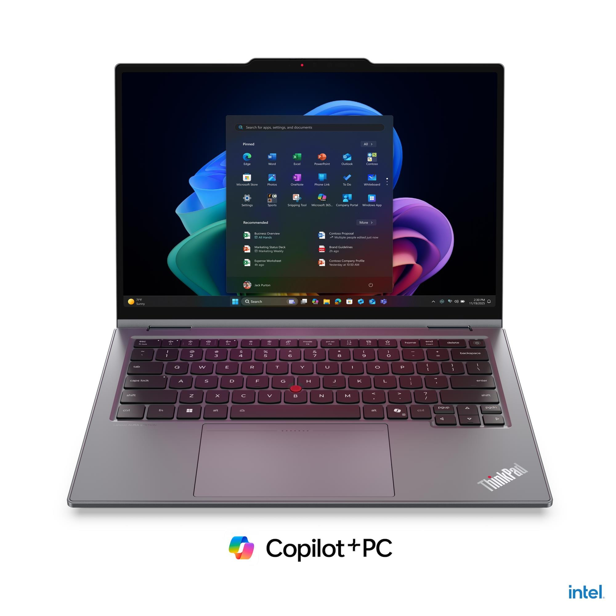 Un computer portatile ThinkPad con il menu di avvio di Windows sullo schermo e il logo Copilot+PC.