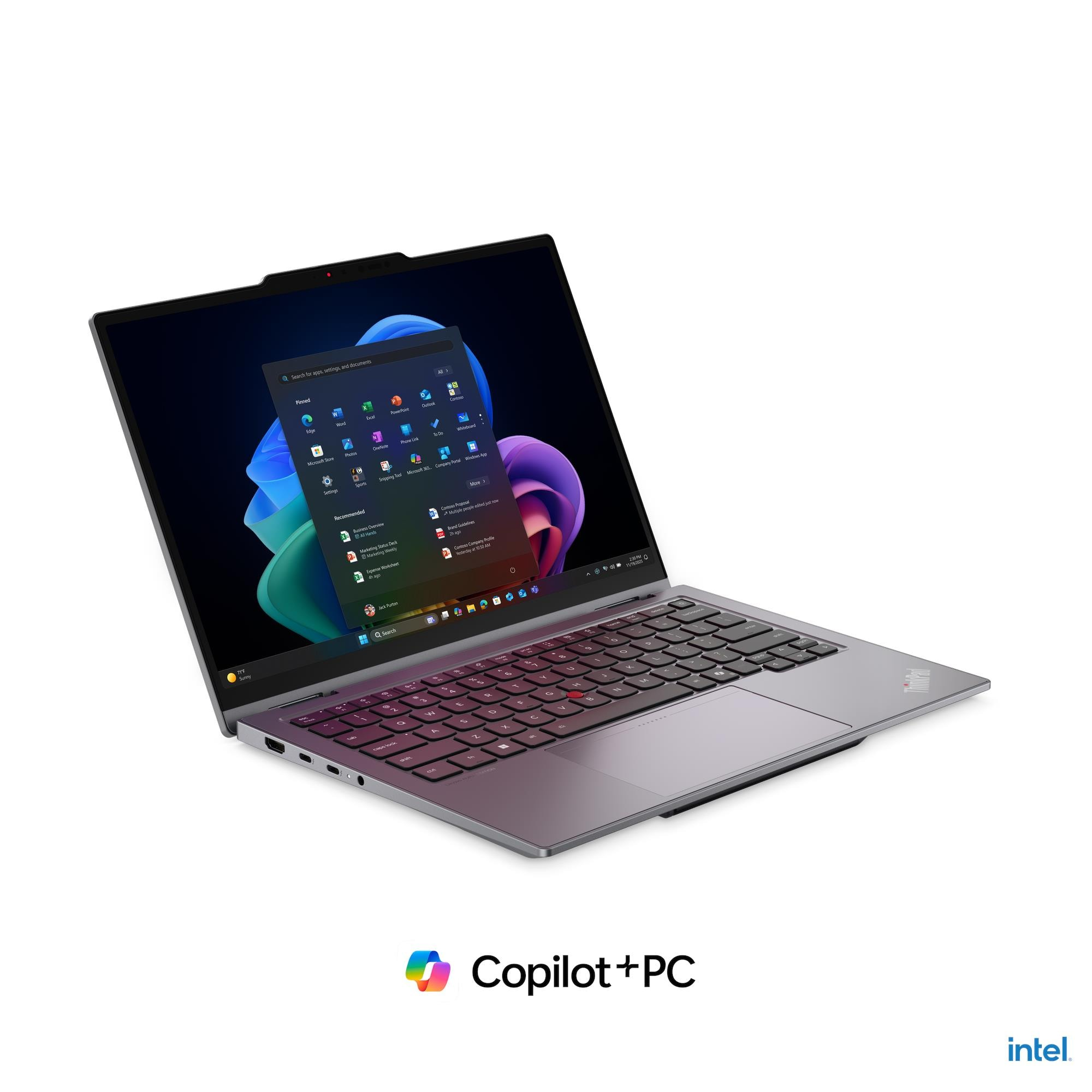 Un laptop grigio aperto mostra il menu Start di Windows 11 sullo schermo.