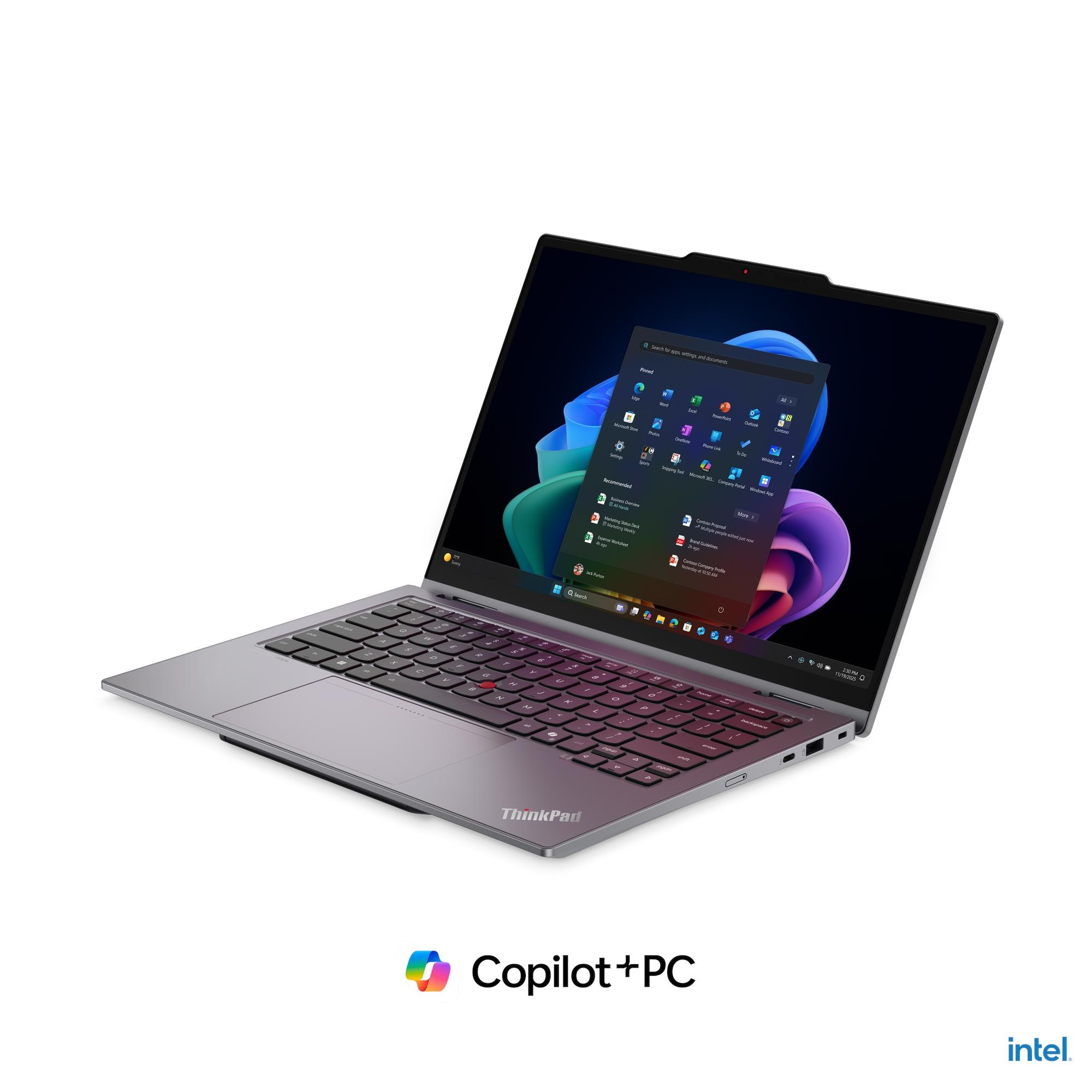 Un laptop ThinkPad grigio aperto mostra il menu di avvio di Windows 11 e uno sfondo colorato su sfondo bianco.