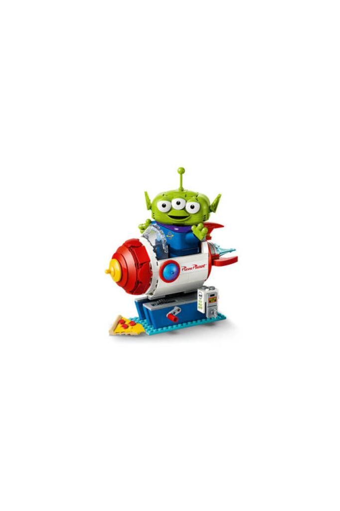Yeşil üç gözlü uzaylının kırmızı ve beyaz roketi mavi taban ve pizza dilimi üzerinde sürdüğü Lego Toy Story seti.