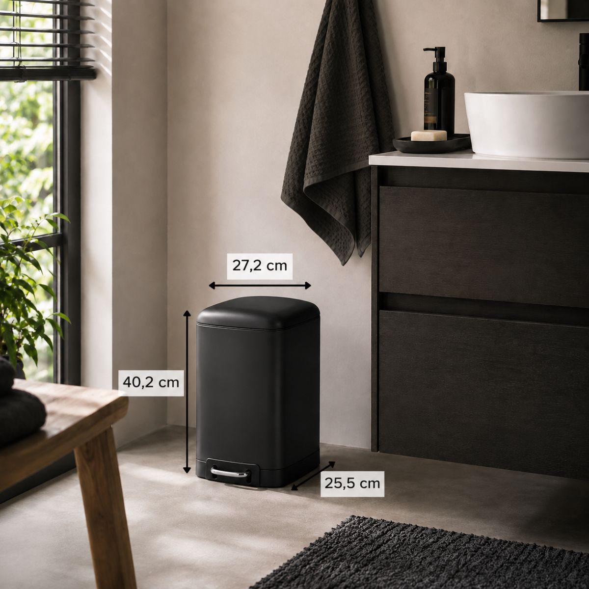 A black pedal bin in a modern bathroom with dimensions 27.2x25.5x40.2 cm shown via overlay arrows.